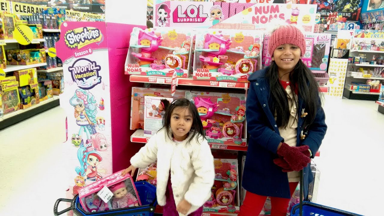 scooby doo oyuncuları Little Girls Doing Huge Christmas Toy Shopping 2017 at Toys R Us | Baby Dolls Shopkins LOL Surprise