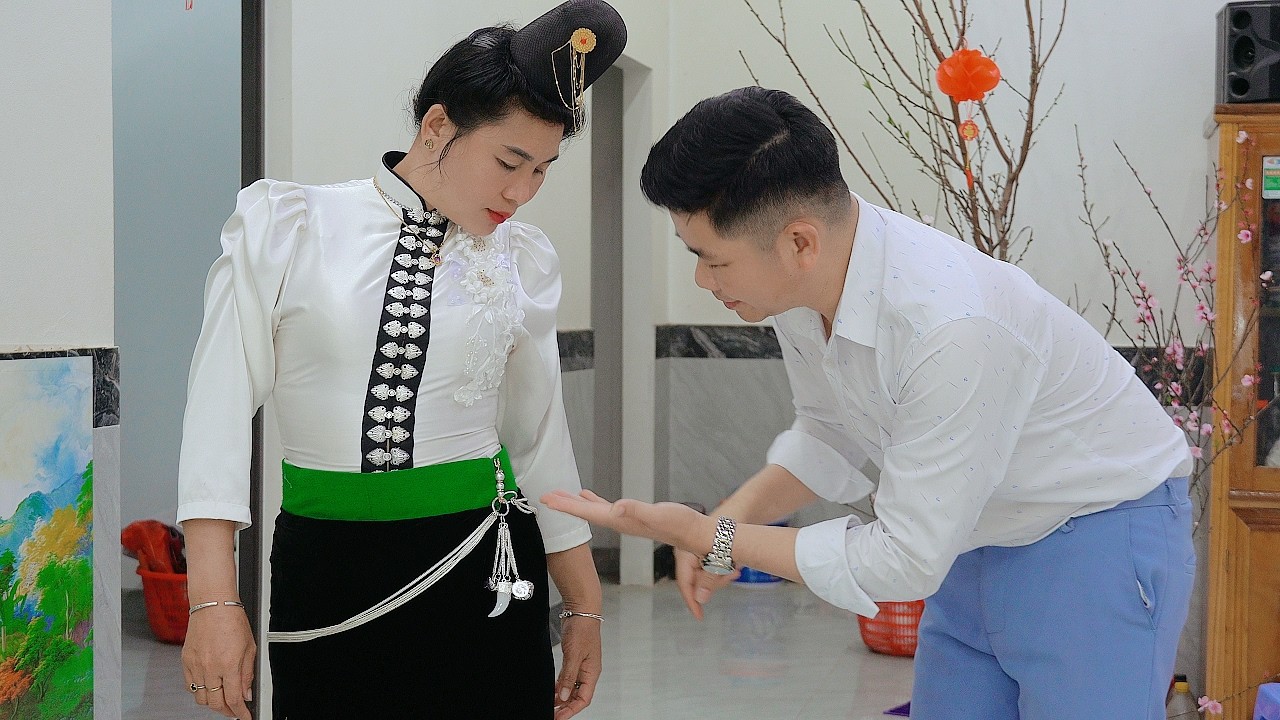 VỢ CHỒNG ĐOÁN HÙNG CHUẨN BỊ ĐÓN TẾT VỚI CA KHÚC HAY MƯỢT MÀ