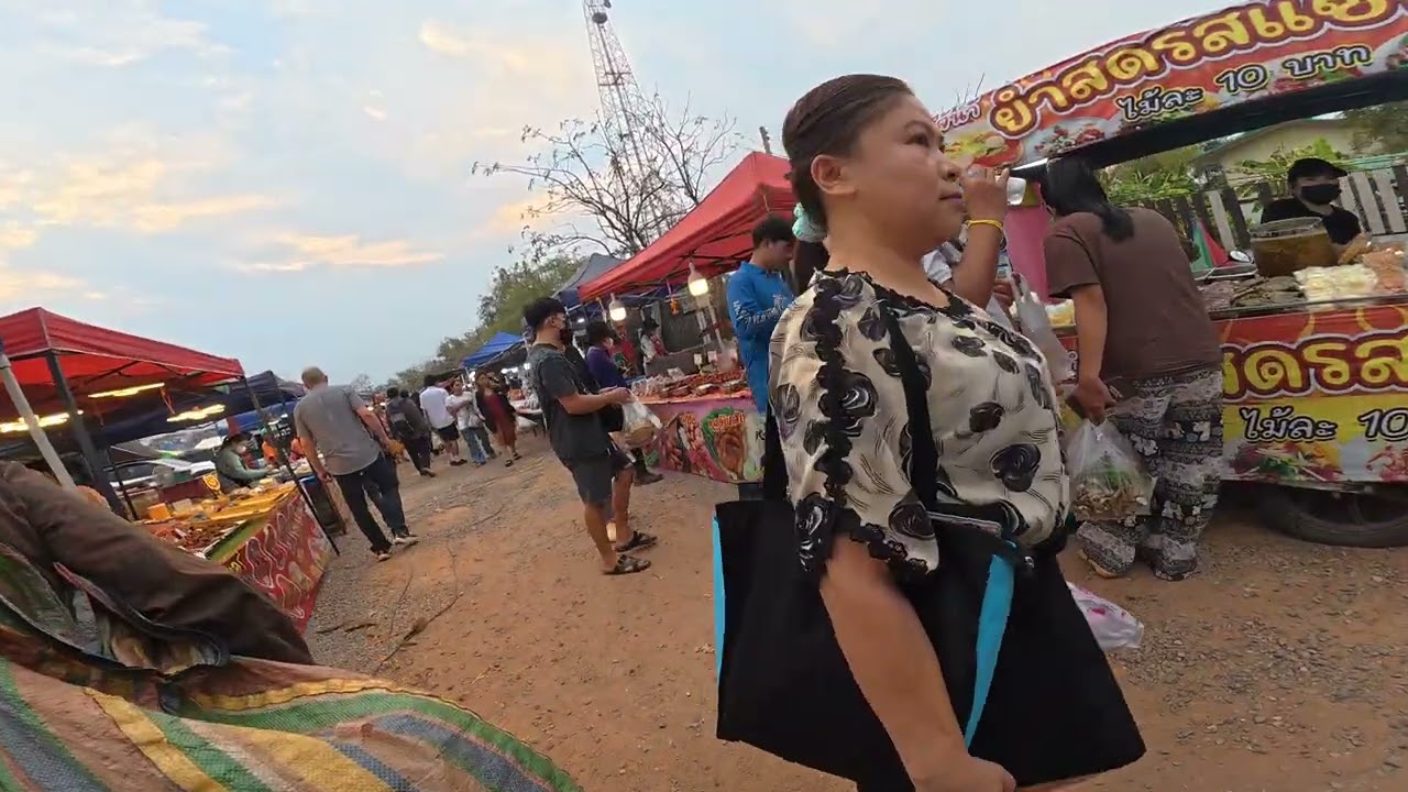 เดินเลาะตลาดแลงหนองหาน