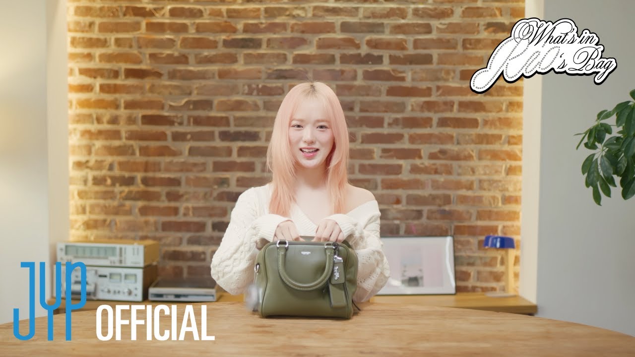 [#NiziU_BDay] What's in RIO's Bag ?