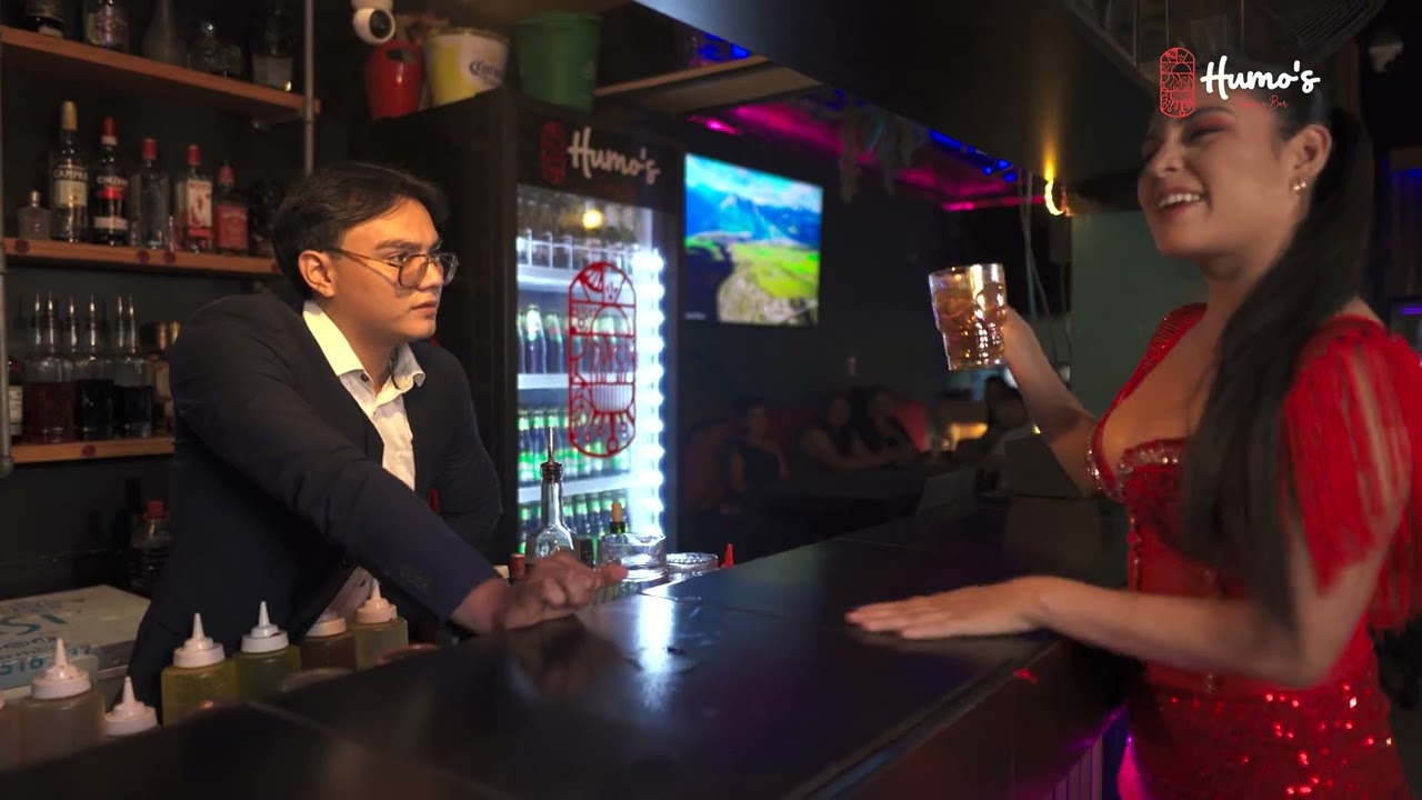 A TRAVÉS DEL VASO HUMOS TUSHPA BAR