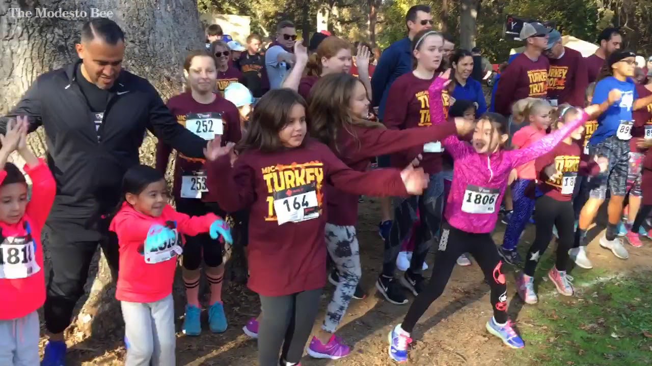 Watch The Turkeys Trot In Modesto YouTube