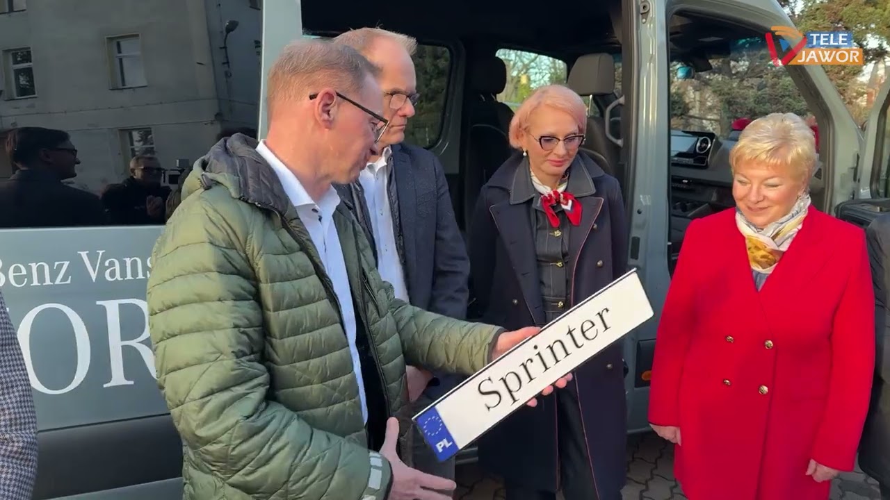 Jawor. Nowy bus w prezencie dla dzieciaków