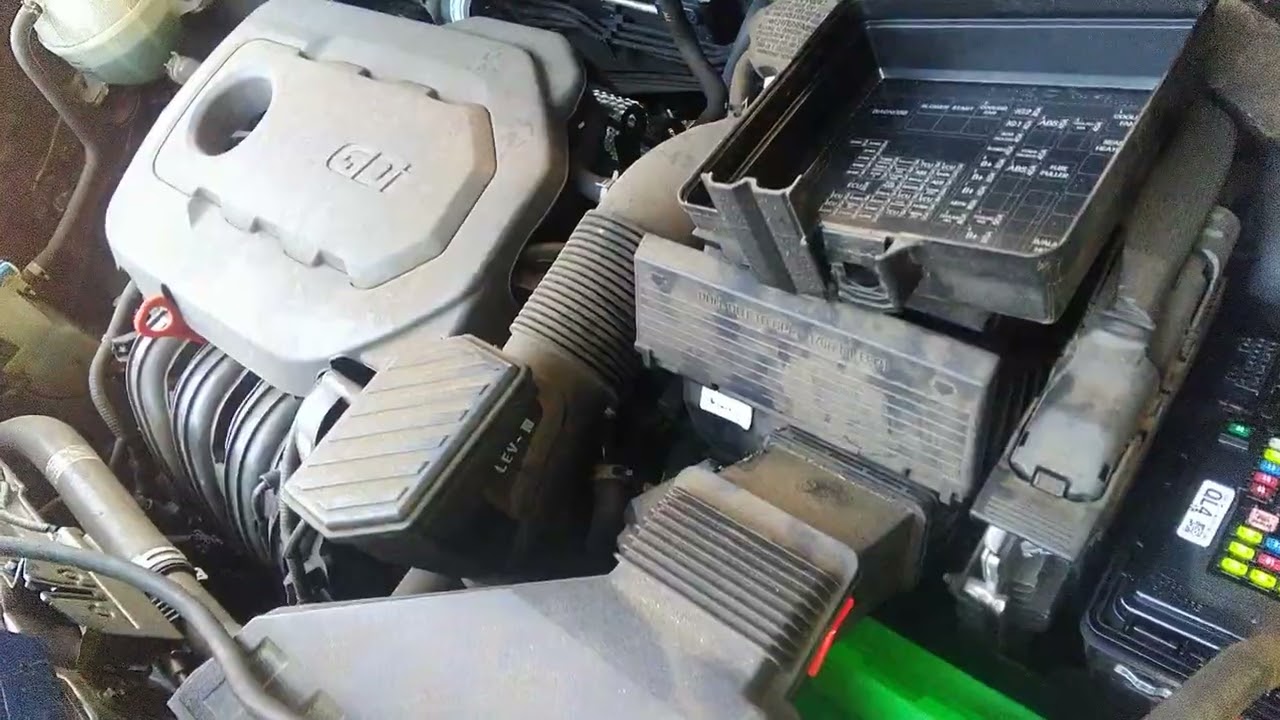 Звук мотора Kia 2.4L Inline4 16 Valve  Gas Regular Unleaded от 2017 Kia Sportage Ex KNDPNCAC3H708...