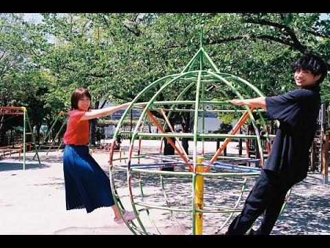 Netflix映画『桜のような僕の恋人』が3月24日に配信される。このほど、3月14日のホワイトデーに合わせて、中島健人と松本穂香のオフショットが初解禁された。