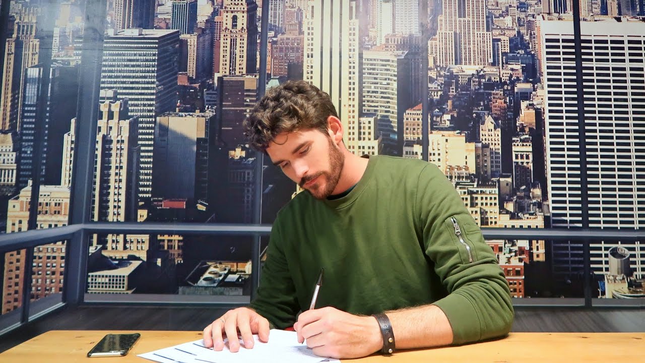 ⁣Signing the lease to my new place in NYC!!!!
