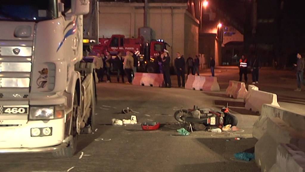 INCIDENTE MORTALE NEL PORTO DI BARI YouTube INCIDENTE MORTALE NEL PORTO DI BARI YouTube