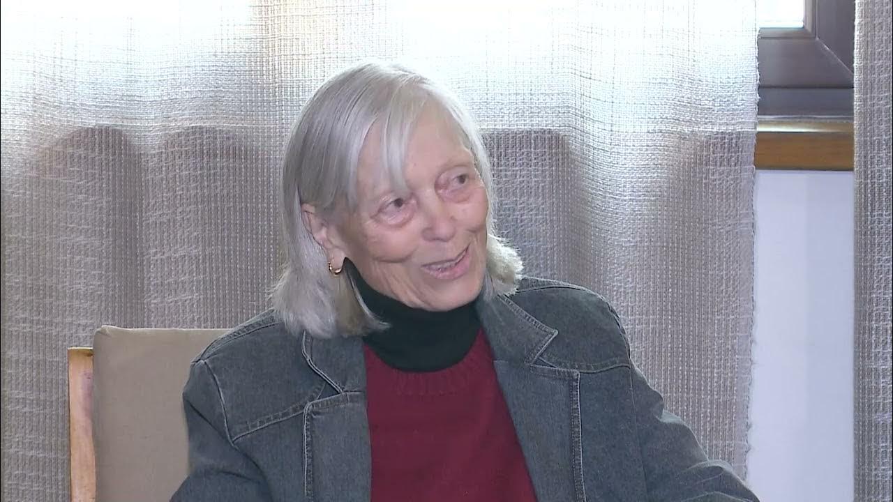 Yalangoch qizlar yurish video Lesbian S&M jinsiy aloqa