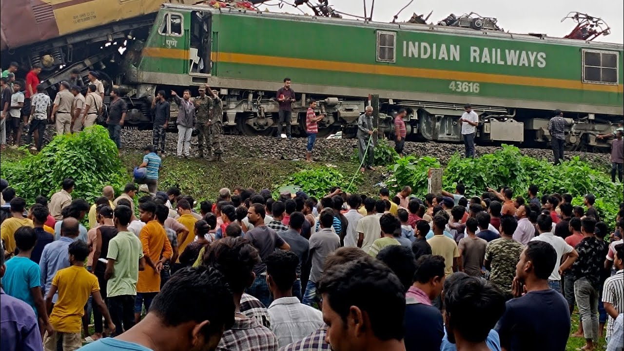 Railway train video crossing 🚸😱 live video | superfast express |train video| #railway #train #rail 