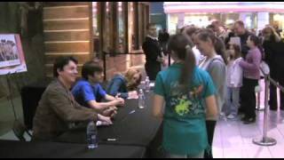 Cast appearance at Vaughan Mills