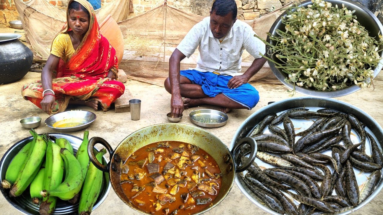 small Shol FISH CURRY with BANANA and sojne Flower cooking with Tomato by Tribe parents|rural life