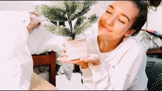 decorating my dorm for christmas *extremely jolly*