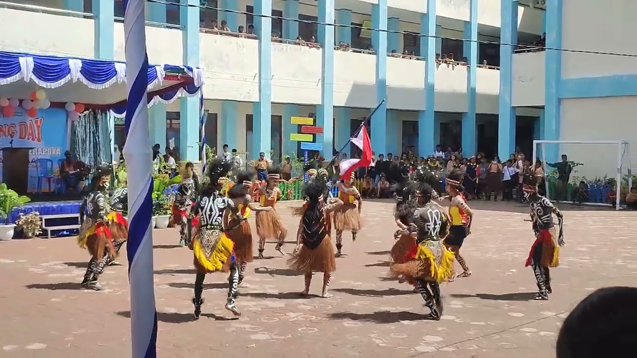 PENAMPILAN ADIK-ADIK SMP KOPERAPOKA TIMIKA