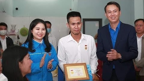 Khen thưởng "người hùng" Nguyễn Ngọc Mạnh cứu bé gái rơi từ tầng 13 chung cư ở Hà Nội