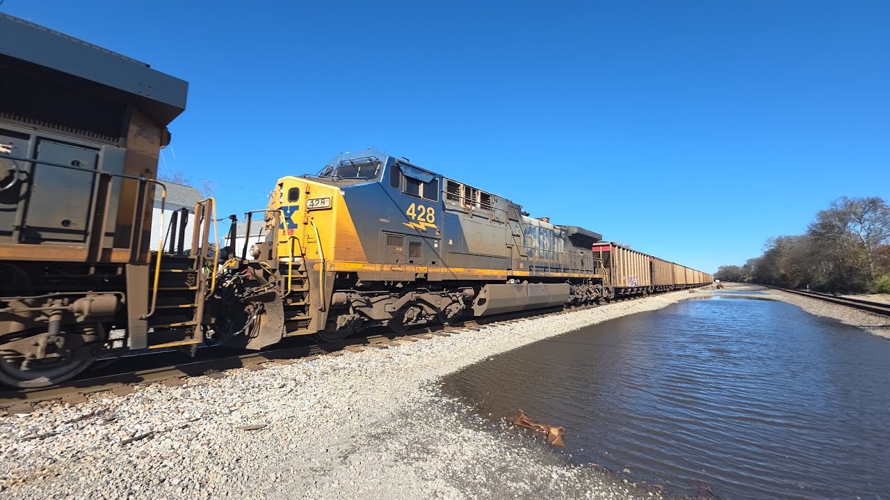 CSX train meet with CSX #428 YN2 in Madison, TN - YouTube