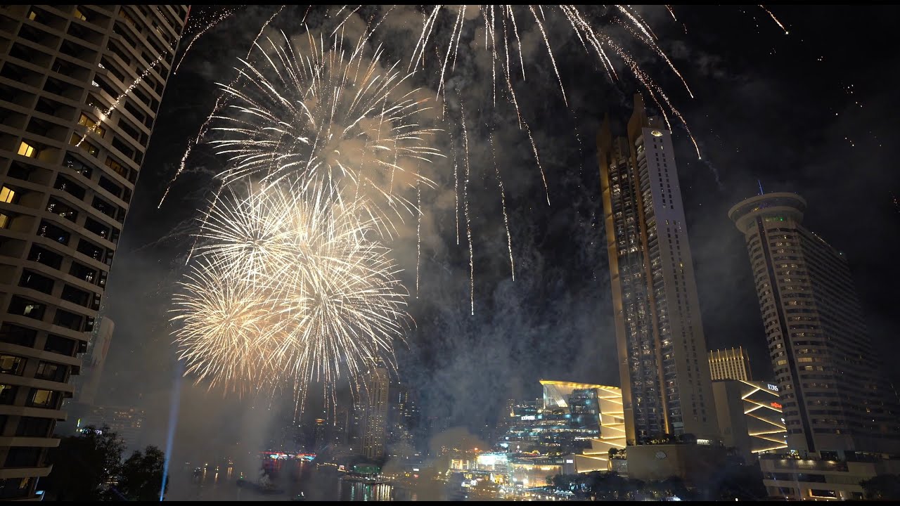 [4K] NEW YEAR FIREWORKS 2025 from River City Rooftop (IconSiam View) Bangkok, Thailand