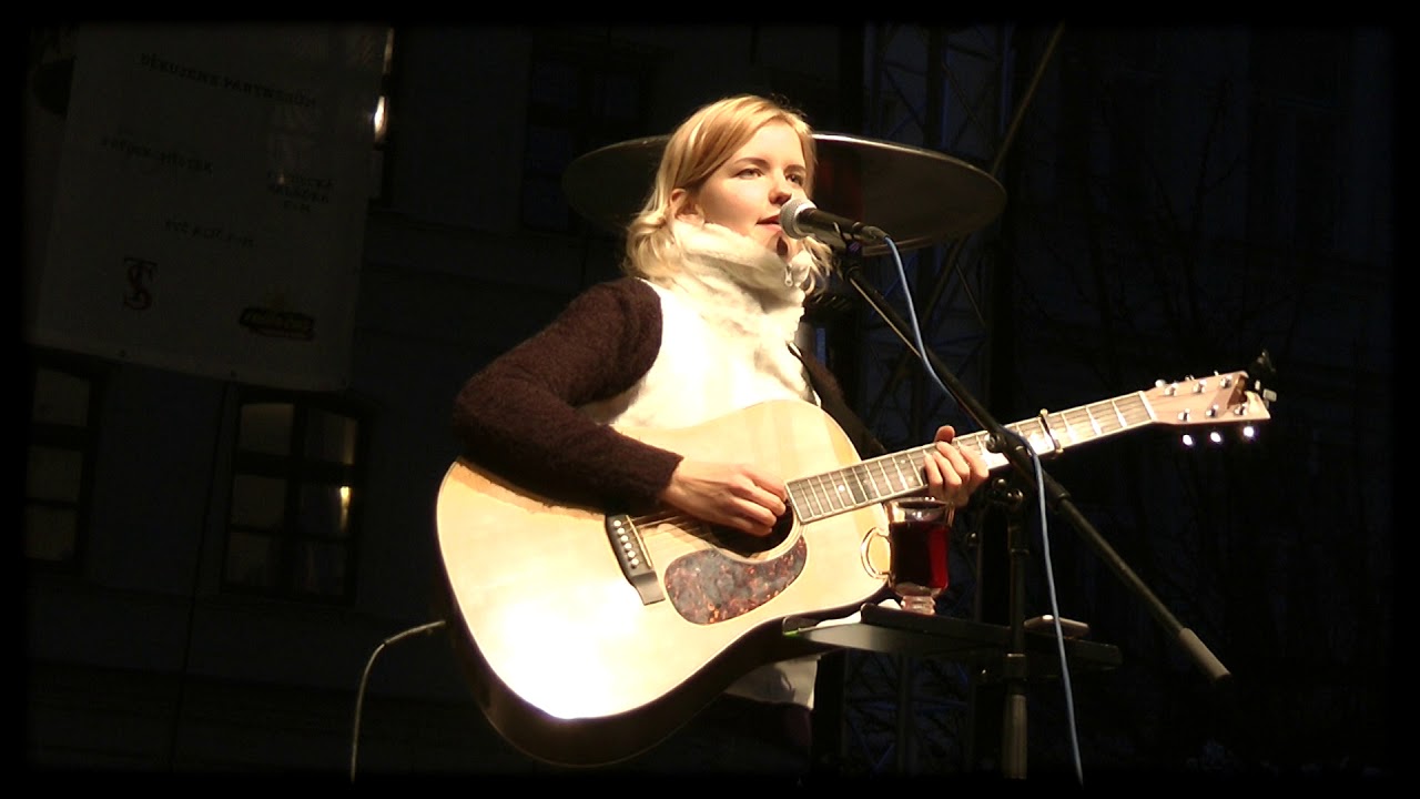 Adéla Jonášová - Teď a tady (Live FM)