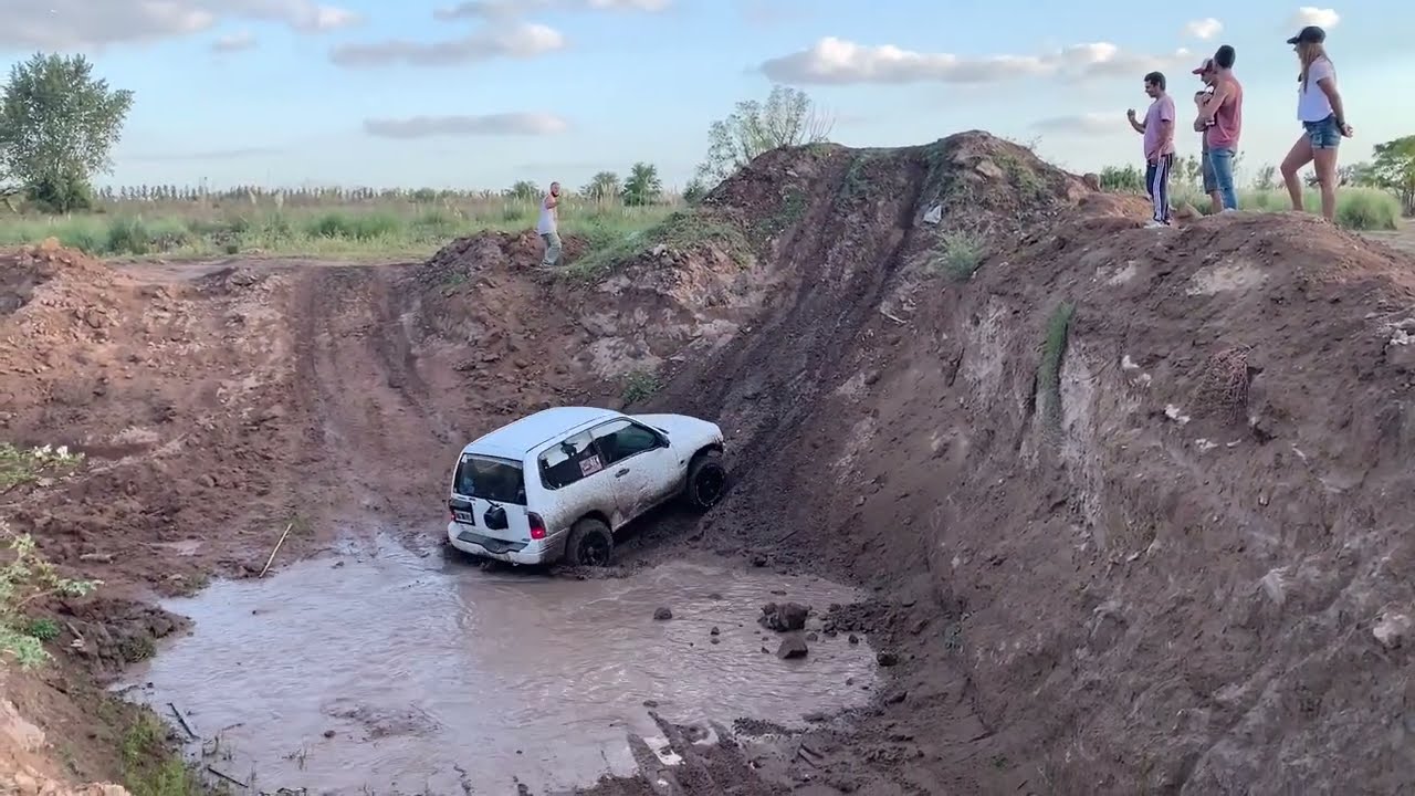 SUZUKI VITARA y TOYOTA SW4 OFF-ROAD DEMO