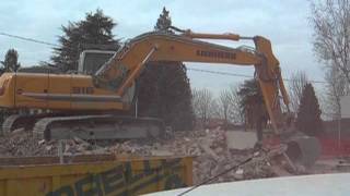 Liebherr R916 loading debris on a demolition site - Italy 2012