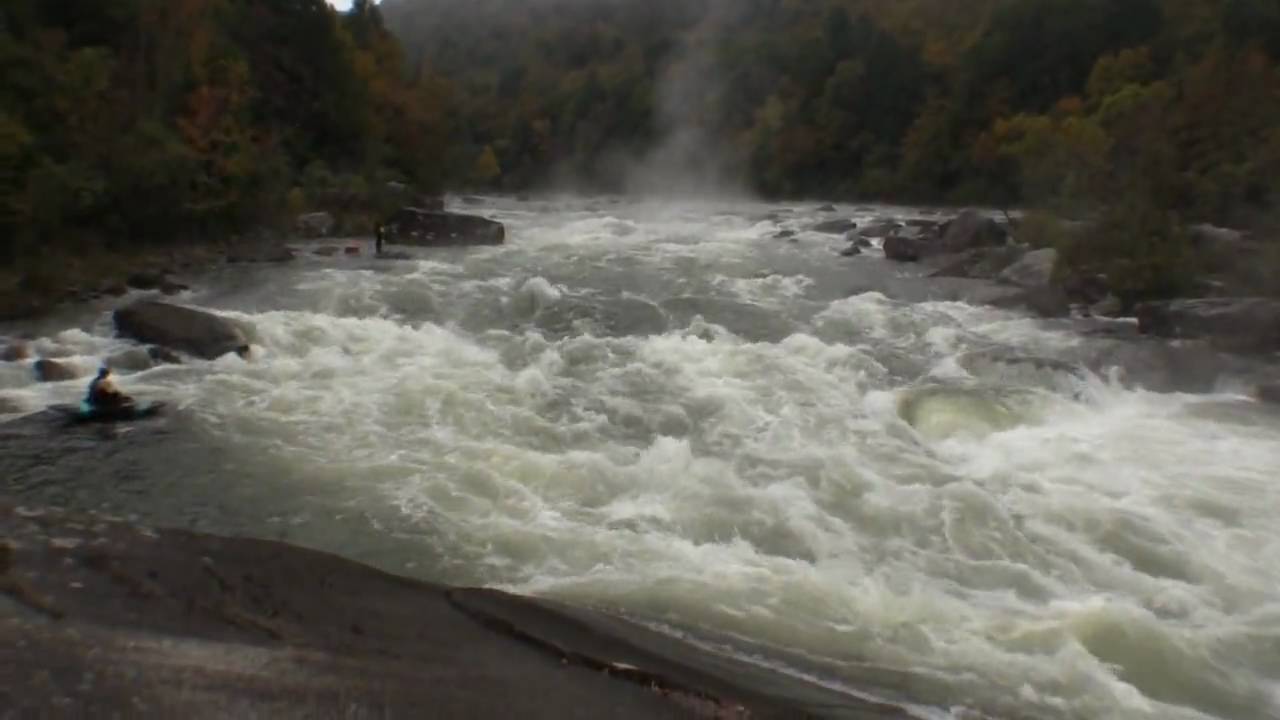 2800 cfs - Insignificant Rapid, Gauley River (from slanted undercut ...