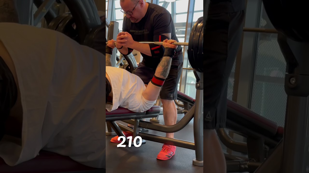 Жим лёжа 210и 215 - YouTube