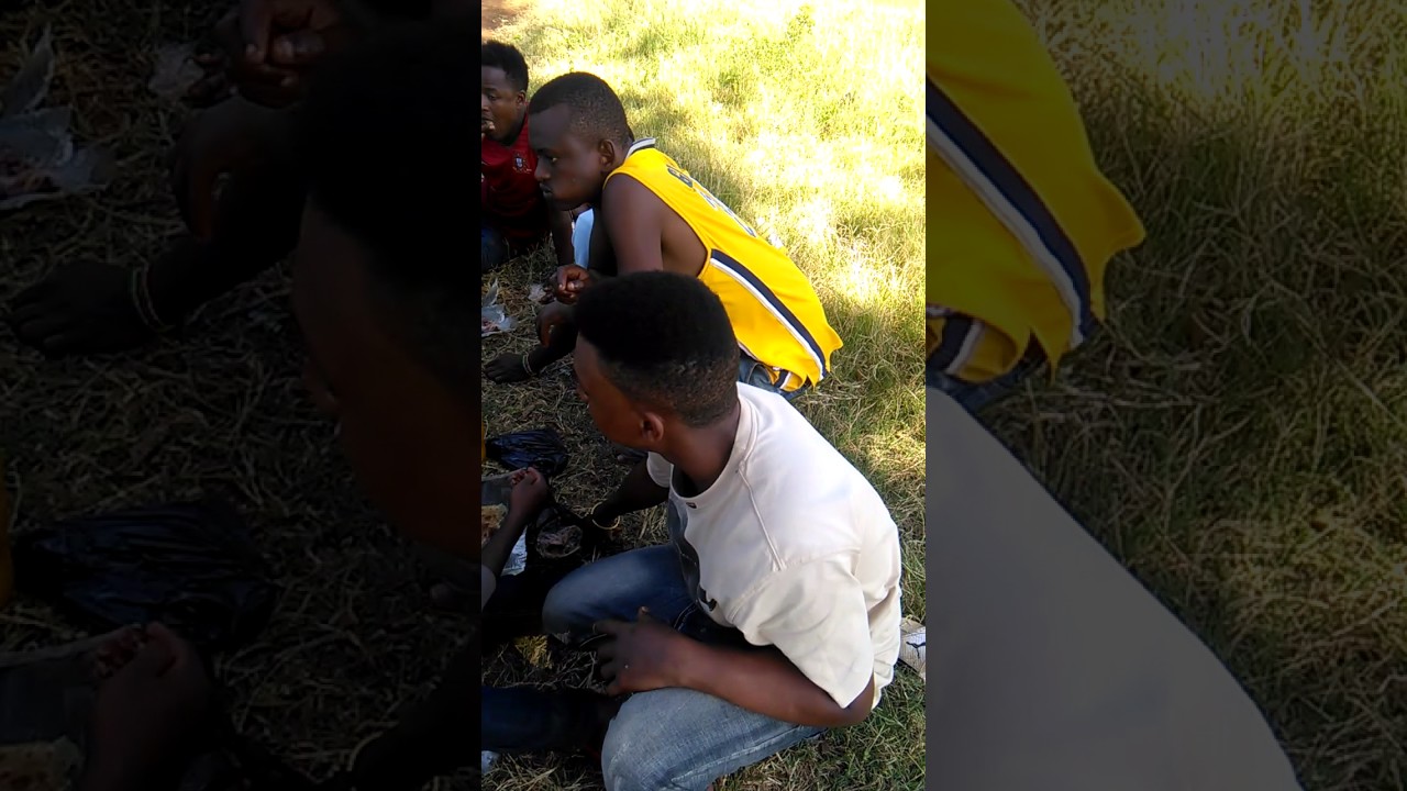 Nelly brown akiwa anafurahi na watoto wa kwa baba ubaya ...