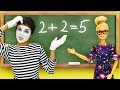 Vidéo drôle de Barbie et Ken. La mime à l&#39;école apprend à calculer