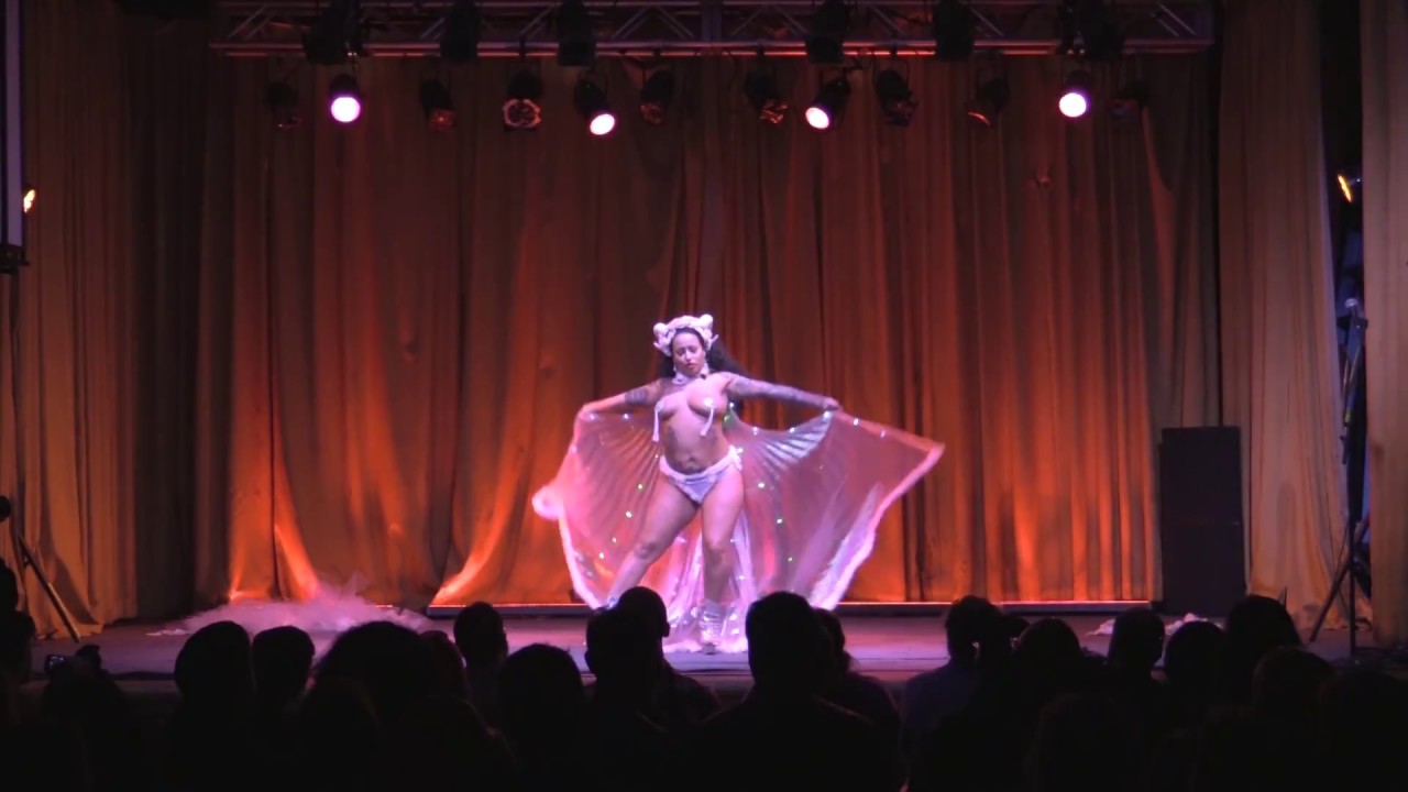 Cleveland Burlesque Academy Graduate - Rosario Midnight