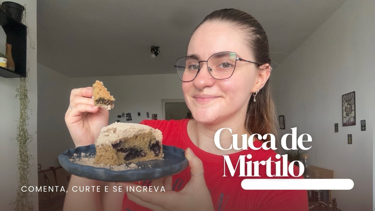 Fiz cuca de mirtilo pela primeira vez (e foi assim que ficou)