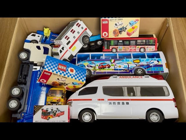 🚑救急車とゴミ収集車とバスのミニカーをたくさん走らせたよ
