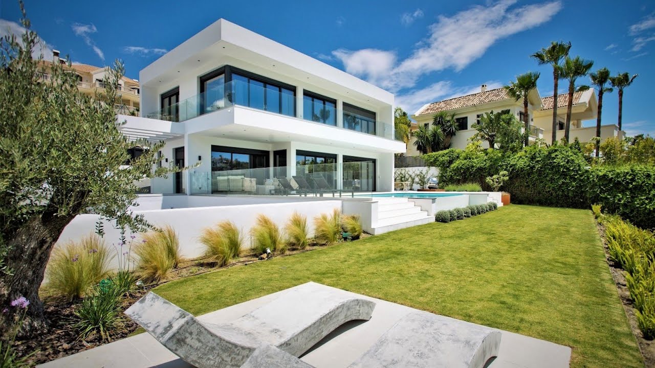 Contemporary Villa with Golf and Sea views in Marbella, €2.890.000, Marbella Hills Homes Real Estate