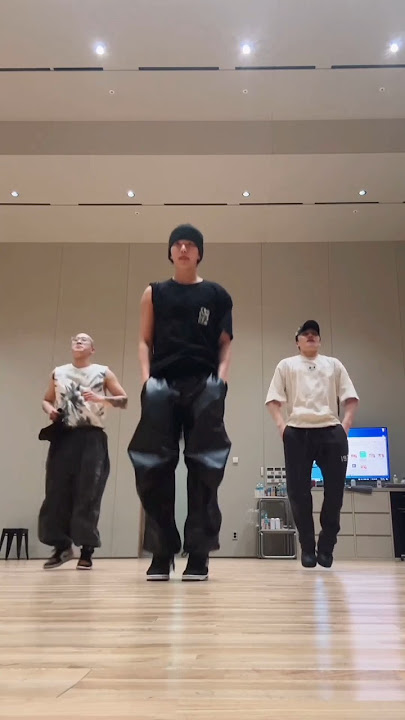 The crazy footwork 😭 #hoshi #kwonsoonyoung #seventeen #svt #shorts
