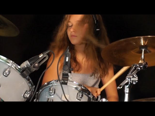 Smoke On The Water; drum cover by Sina class=