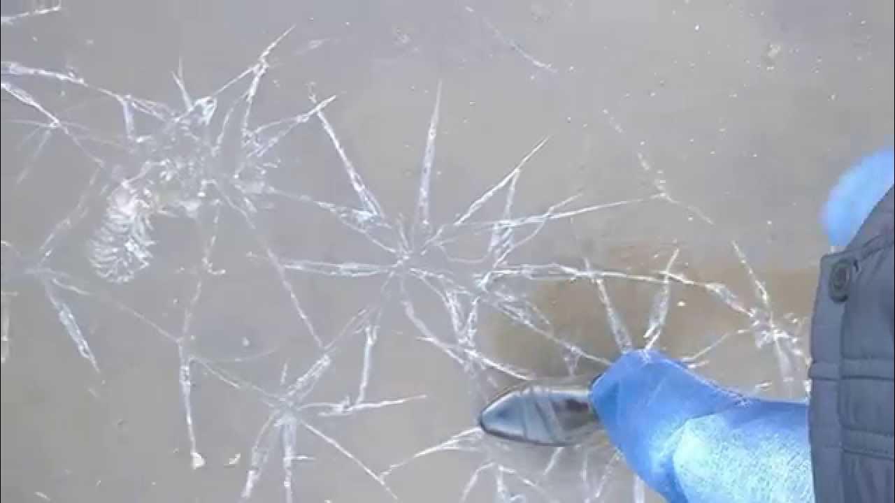 Видео трещина. Лед трескается. Трещины на льду. Лед трескается под ногами. Лед треснул под ногами.