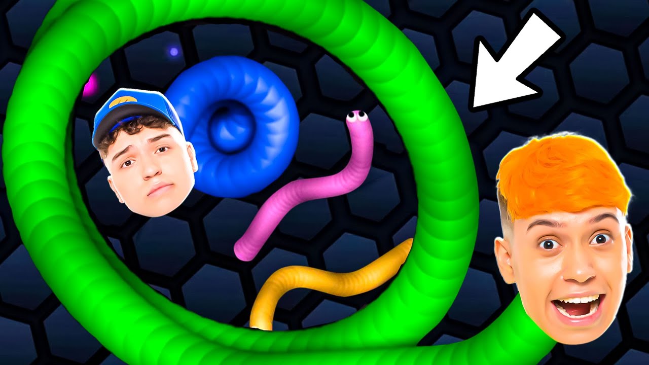 Я СТАЛ ГИГАНТСКОЙ ЗМЕЁЙ И ПРОГЛОТИЛ ВСЕХ ИГРОКОВ В ROBLOX!! (Slither.io)