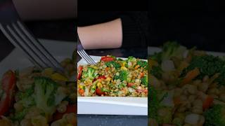 Αυτή η Μεσογειακή Πεντανόστιμη σαλάτα τα έχει όλα: σίδηρο, πρωτεΐνη και φυτικές ίνες😋 #recipe