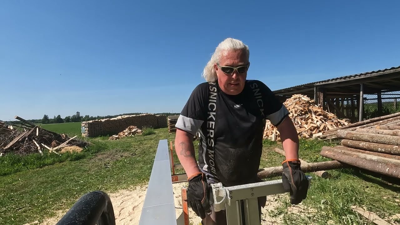 Stihl MS 661c-m,Logosol F2+,making sawdust and some 4X4's,milling small logs