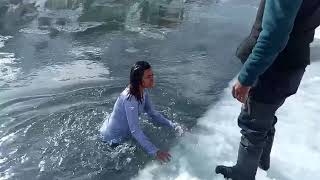 Cold Water Bath In Leh  Chadar Trek Fun  Fun In Trekking Chadar Trek Frozen River