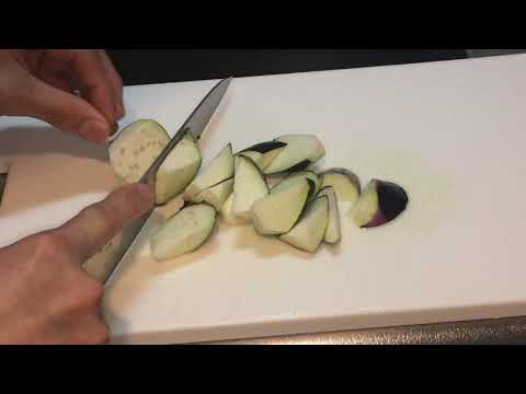 [Budget-Friendly Recipe for One] How to Cut Eggplant into Rolling Wedges Explained Simply!!