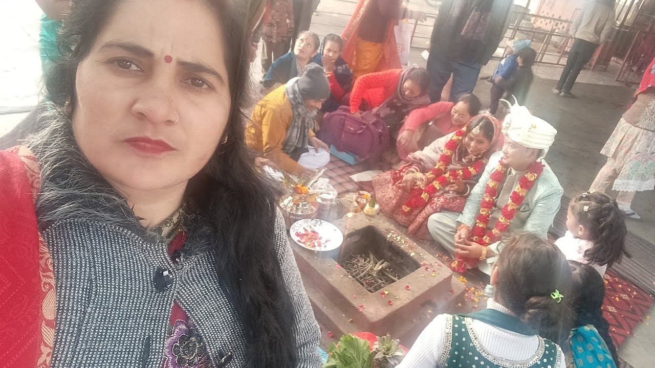 हेलो गाइस तो यहां शादी हो रही है दूल्हा दुल्हन कितने खुश हैं लिखिए राइस कितना अच्छा लग रहा है नजर🤝🤗🫠