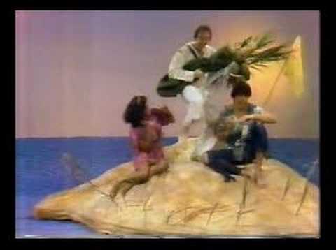 Sesame Street - Maria and Luis are on a deserted island