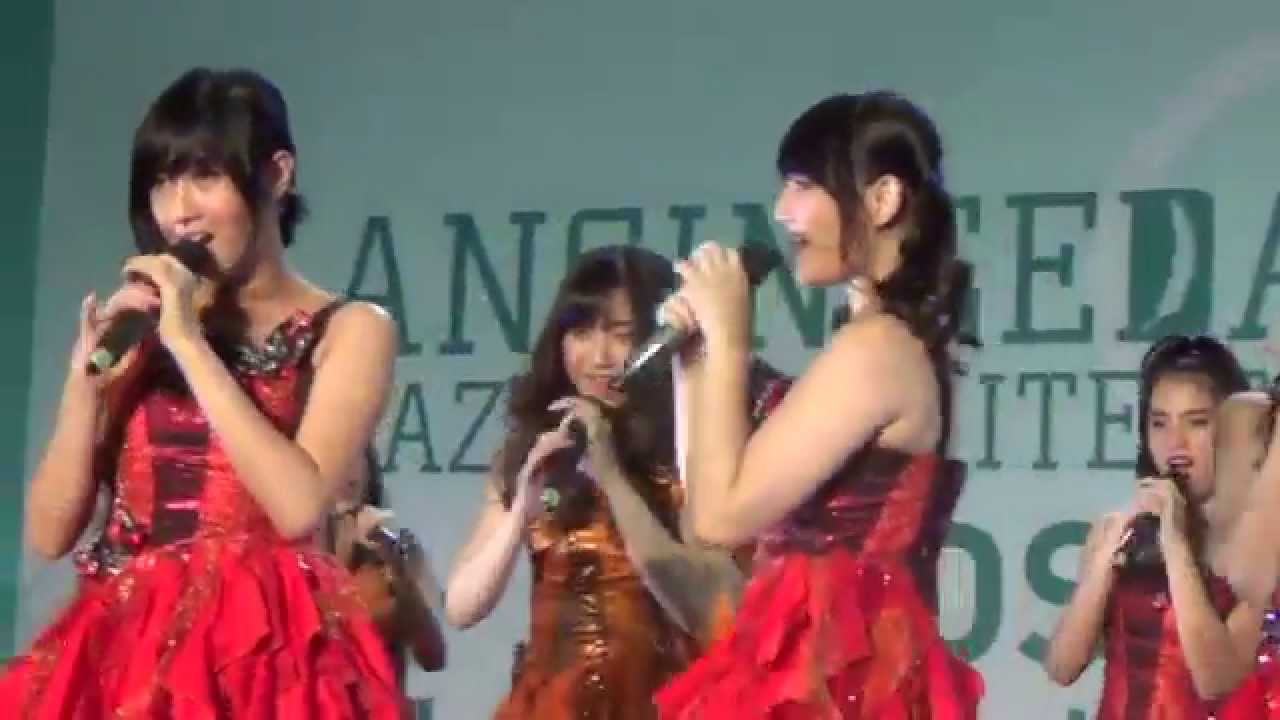 [FanCam] JKT48 - Utsukushi Inazuma (8th Handshake Festival - Kaze wa Fuiteiru)