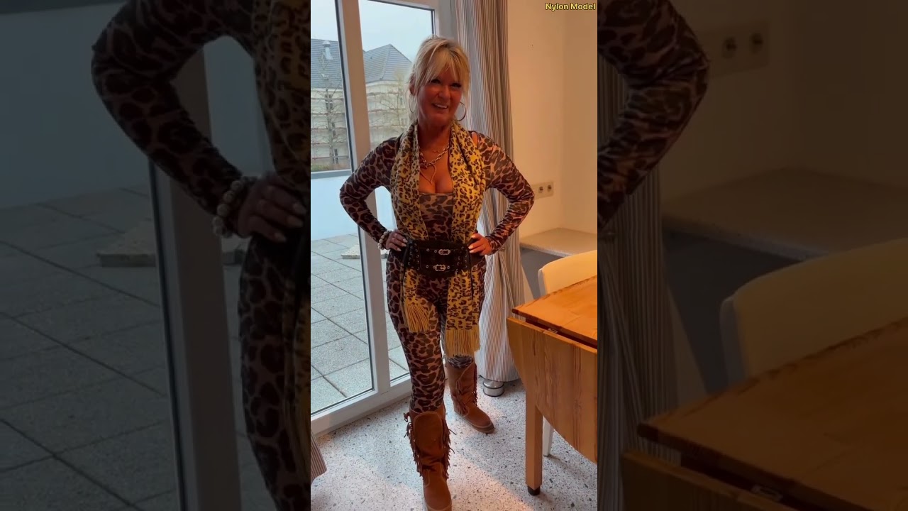 die.vintage.barbie ~ Модель в нейлоновых чулках на высоком каблуке, фотомодель и блогерша, пишуща...