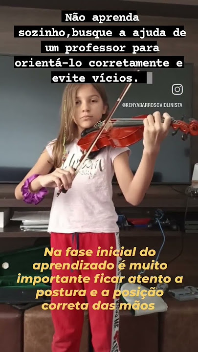 Música de jogador de orquestra de cavalheiro vitoriano vintage tocando  violino
