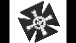 Dekorativ Und Hochkarätig..... Malteserkreuz Brosche Onyx Mit 0,7Ct Diamant Und Halbperlen