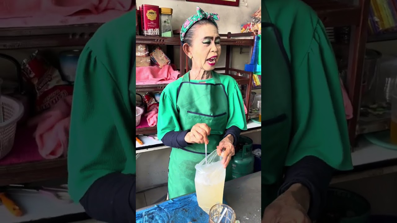 ป้านิด กาแฟโบราณ ถุงละ30฿ ร้านป้าปากแดง อยู่ถนนมหรรณพ แถวศาลเจ้าพ่อเสือ เสาชิงช้า