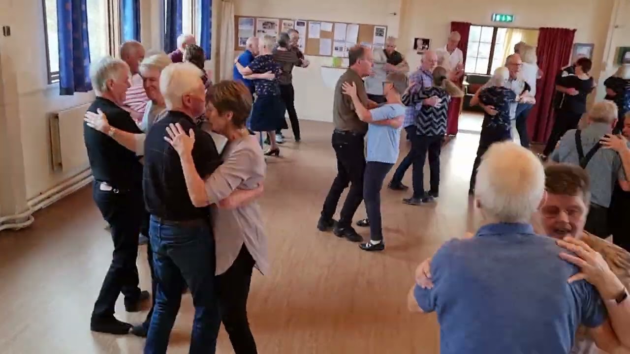 Västerträffen 18/11 2022 Näcken heter dansen som Conny Brodin spelar.