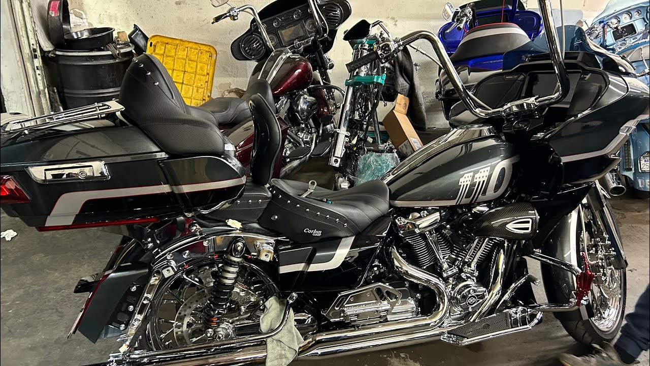 1 OF 1 NEW CUSTOM 2024 HARLEY DAVIDSON ROADGLIDE  AT THE CANDY SHOP ! + NEW 2026 CVO ST!