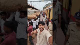 #Pratapgarh#GajarExpress#FunnyVideo#TrainViral#DesiVlog#IndianRailway#ComedyReels#ViralVideo#Gao