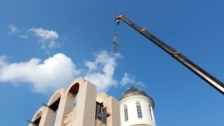 В деревне Рыбки освящен купольный крест строящегося храма(14 июня 2015 г. http://smoleparh.ru/novosti/2015/06/v-derevne-ryibki-osvyashhen-kupolnyiy-krest-stroyashhegosya-hrama/ В Неделю Всех святых, в земле ..., 2015-06-16T13:18:34.000Z)